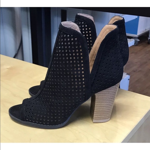 Never worn black booties - Picture 5 of 8